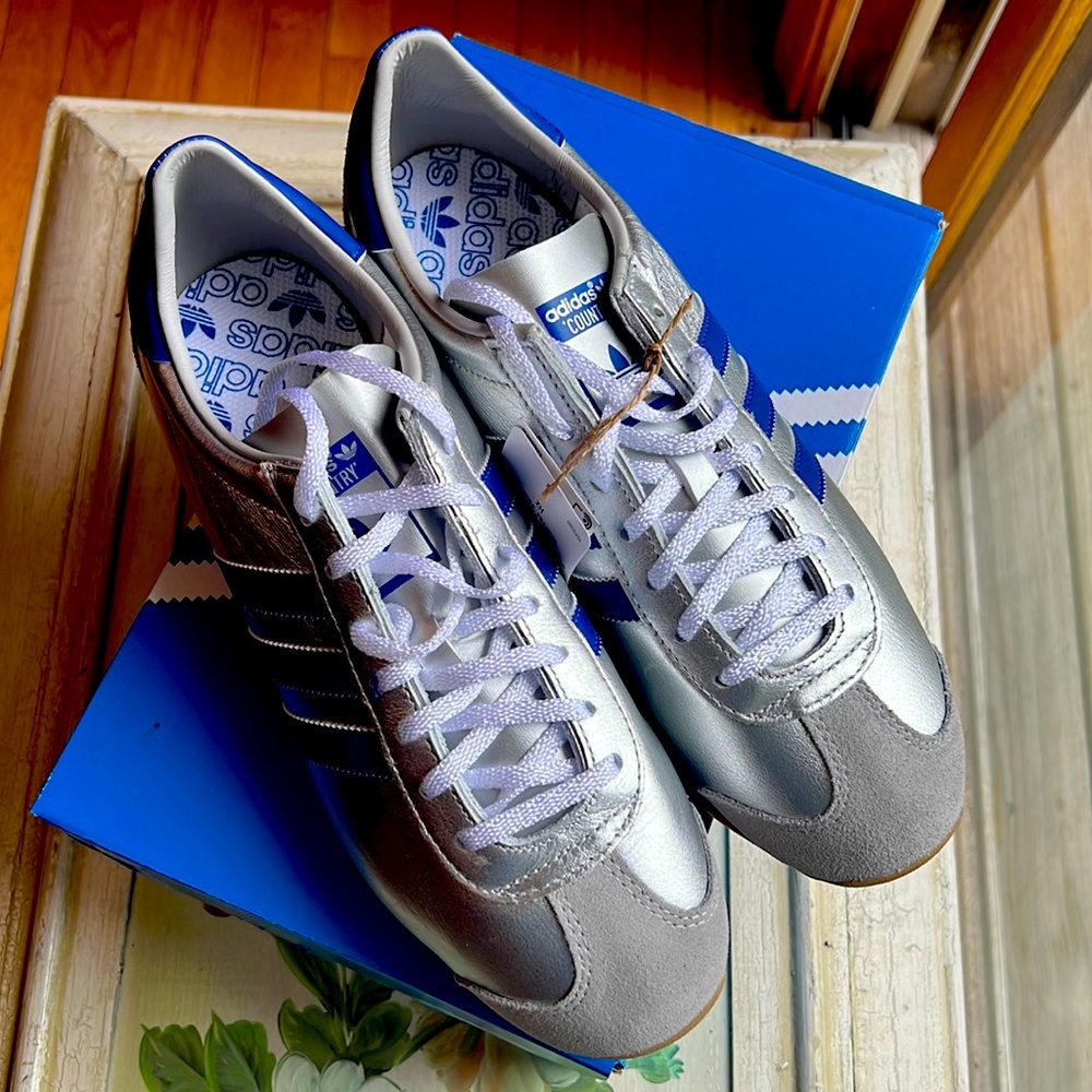Adidas ole country metallic with blue sneakers